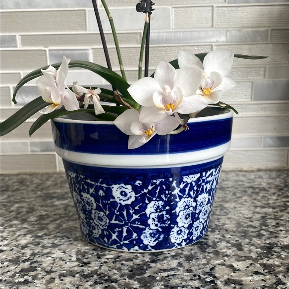 Blue Floral Ceramic Planter 😍 - Picture 2 of 9